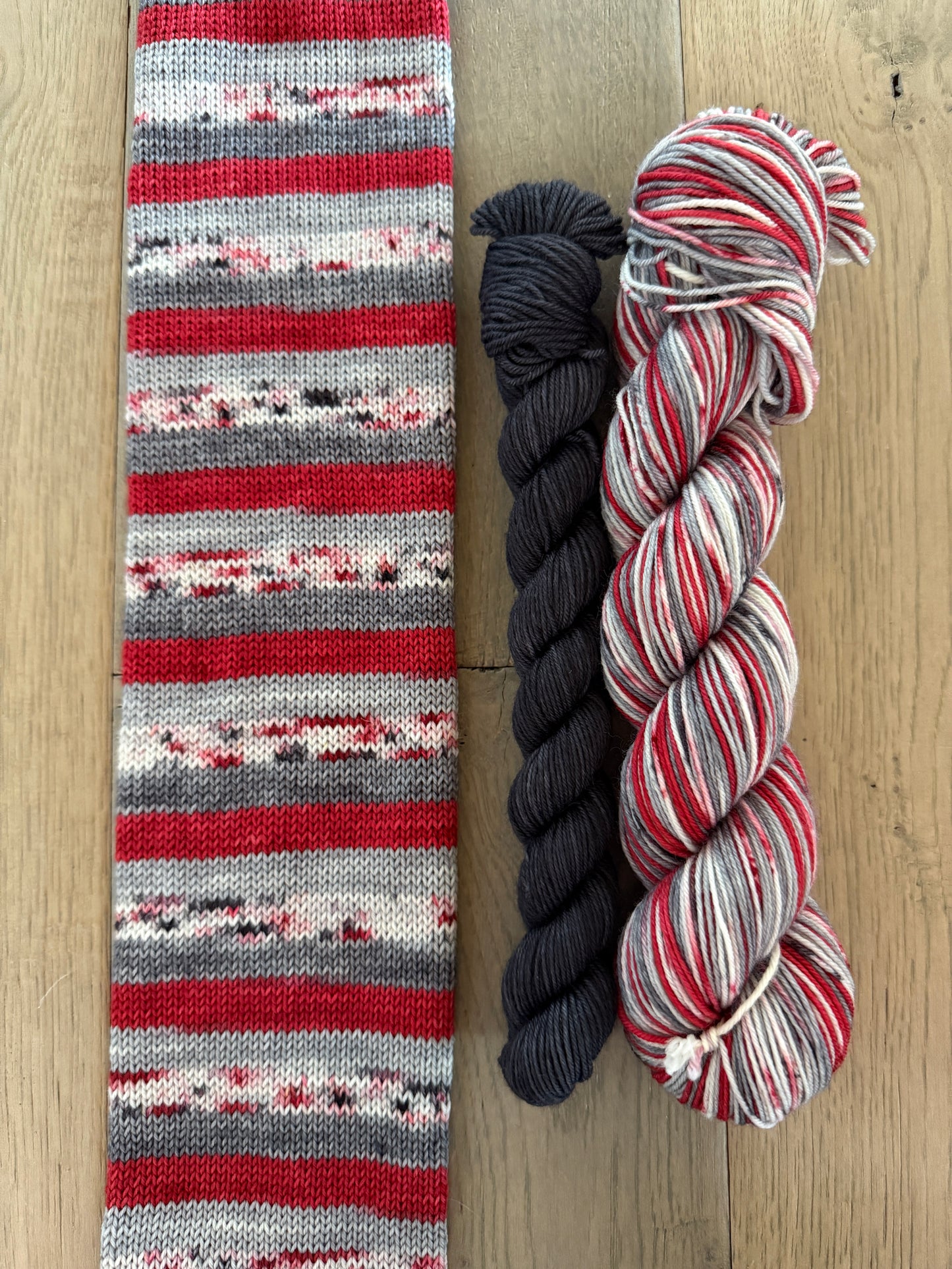 Canada D'eh 2024 Fingering Self-Striping Sock Set
