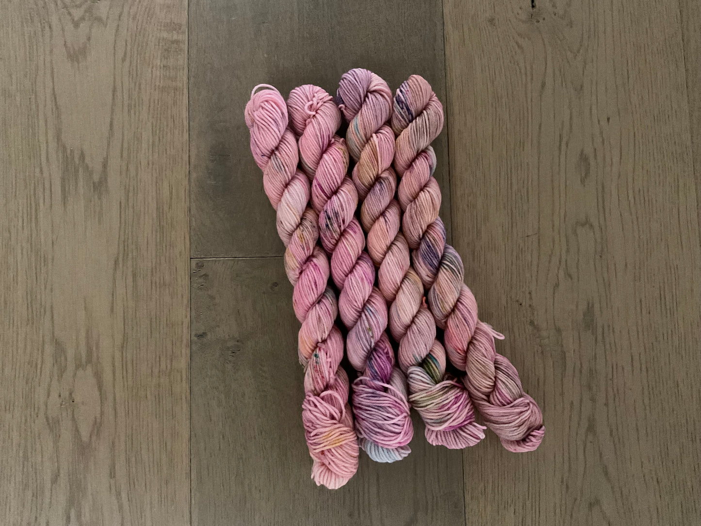 Mini The best way to spread Christmas cheer, is singing Loud for all to hear Fingering Skein