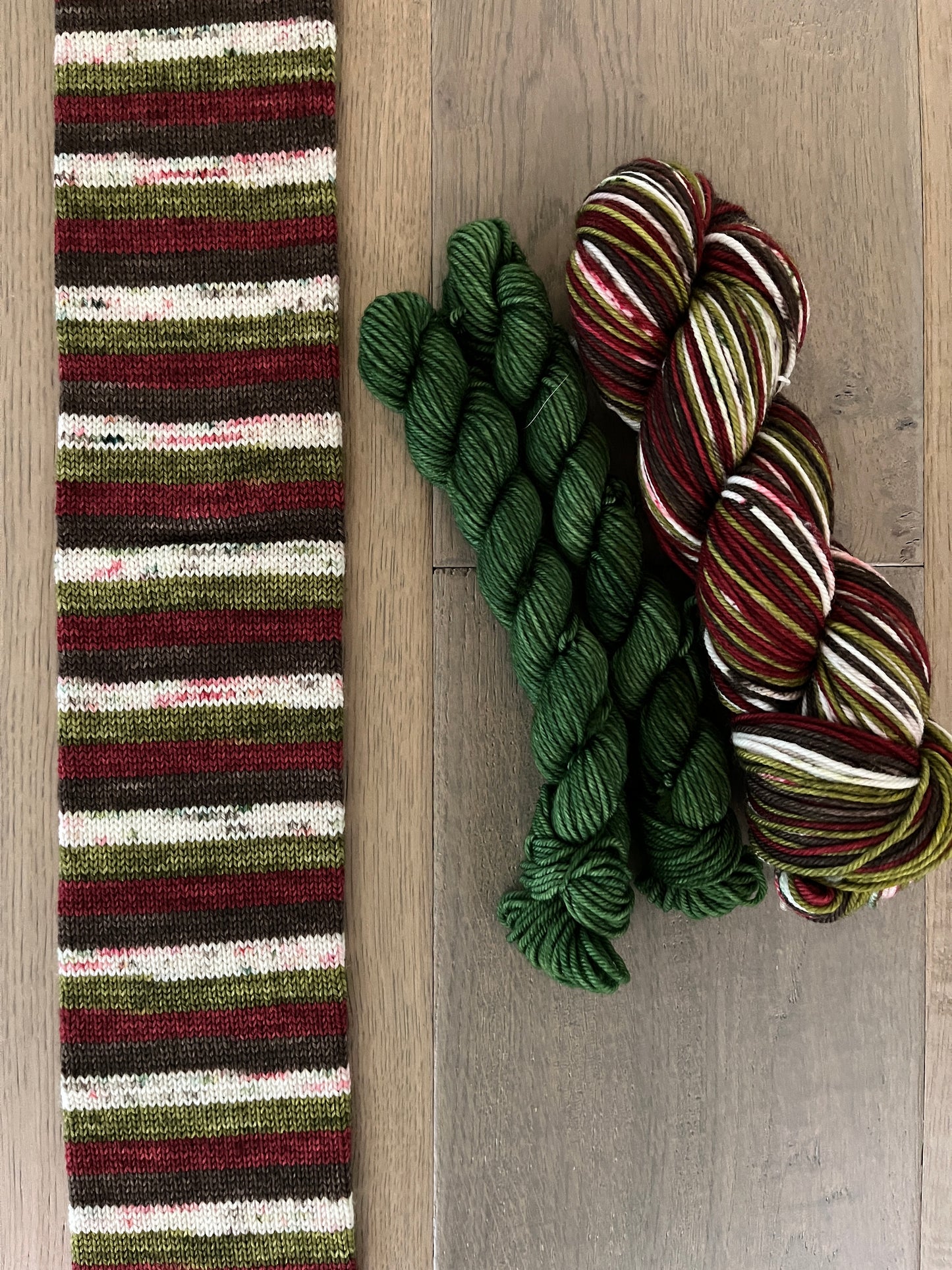DK Vintage Christmas Card Self-Striping Sock Set