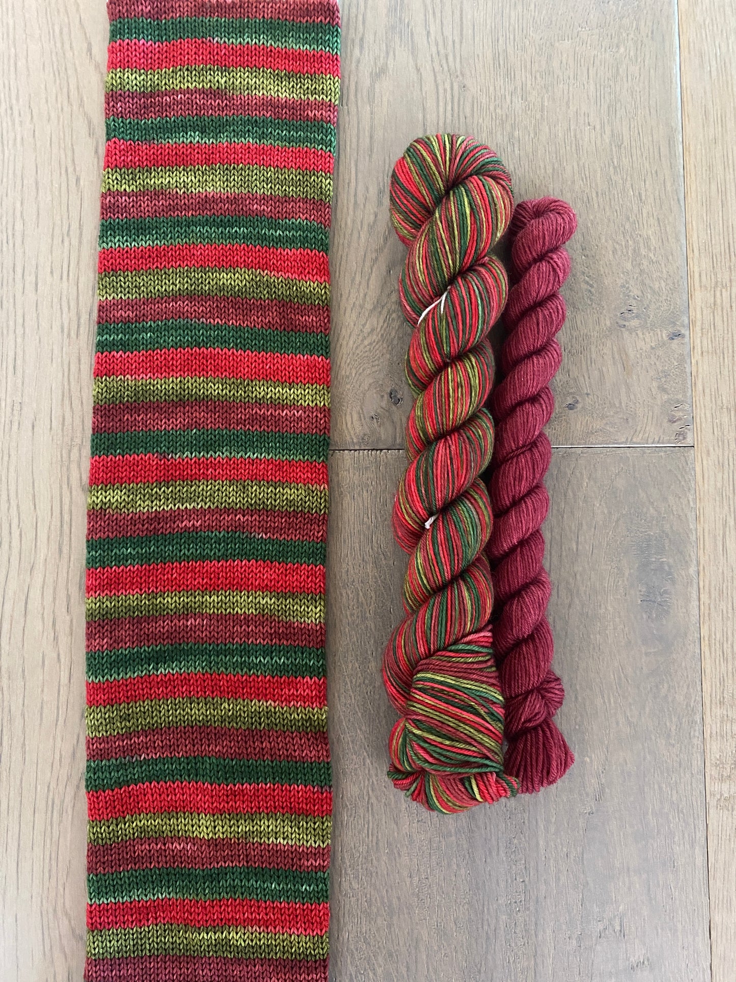 Christmas Wreath Self Striping Sock Set