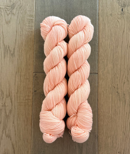 Peachy Keen Fingering Skein