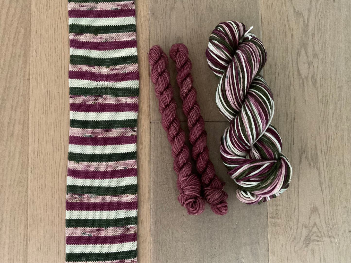 DK Banff Self Striping Sock Set