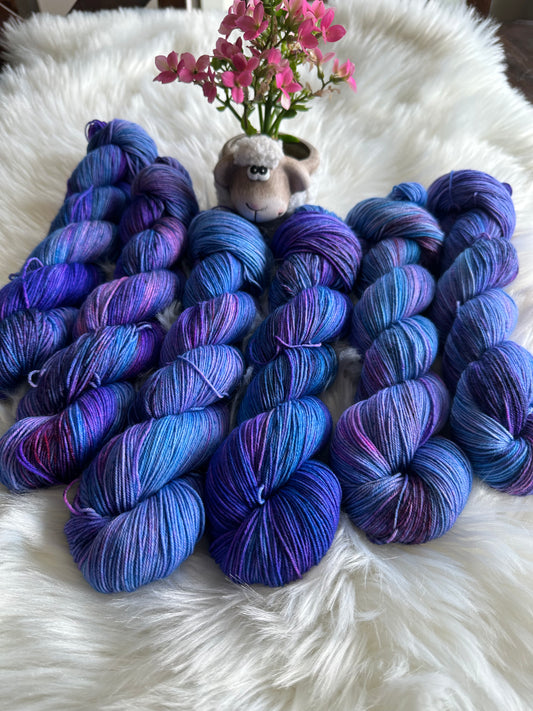 MMF Jelly Fish Fingering Skein